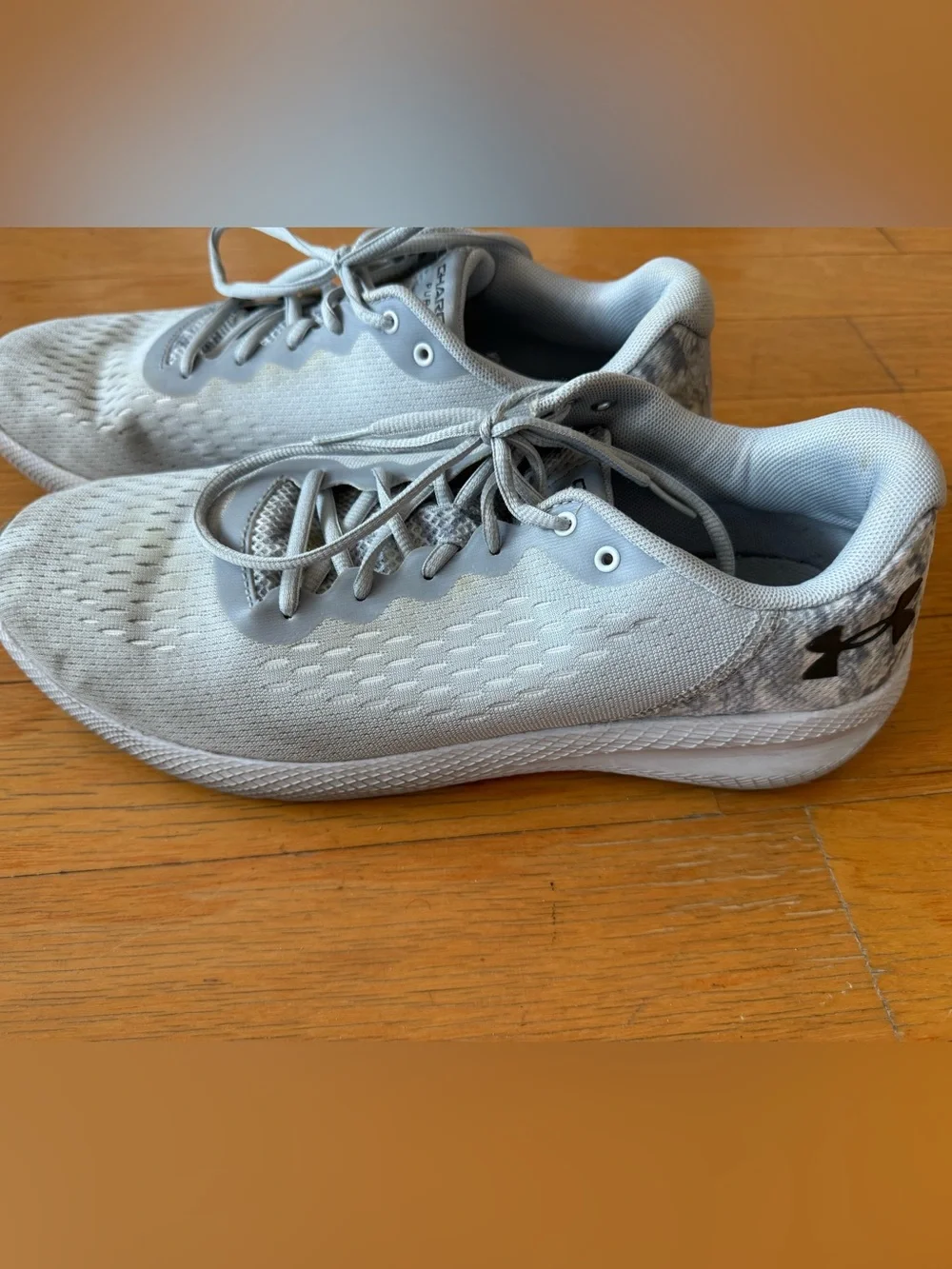 Under Armour Light Gray Mesh Training Sneakers. Charged Pursuit
